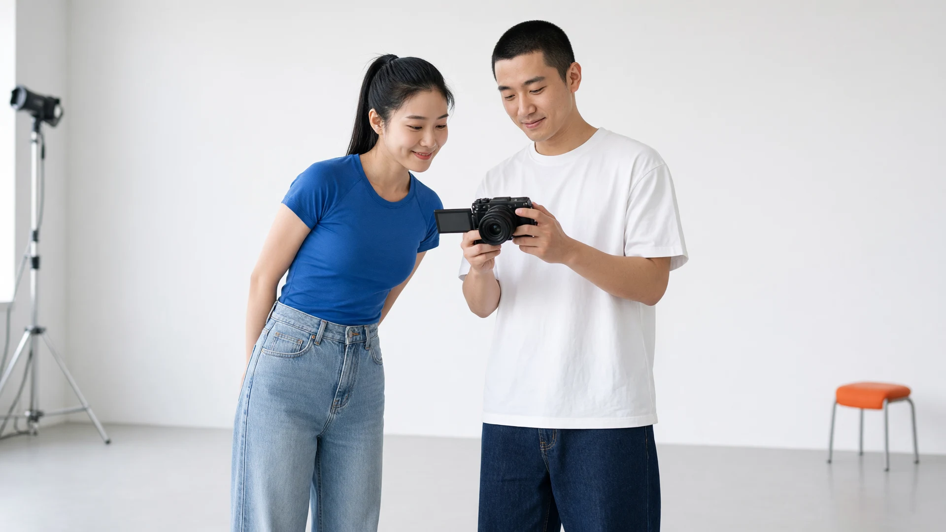 촬영을 준비하는 크리에이터와 제작자 — AI 캠페인 이미지
